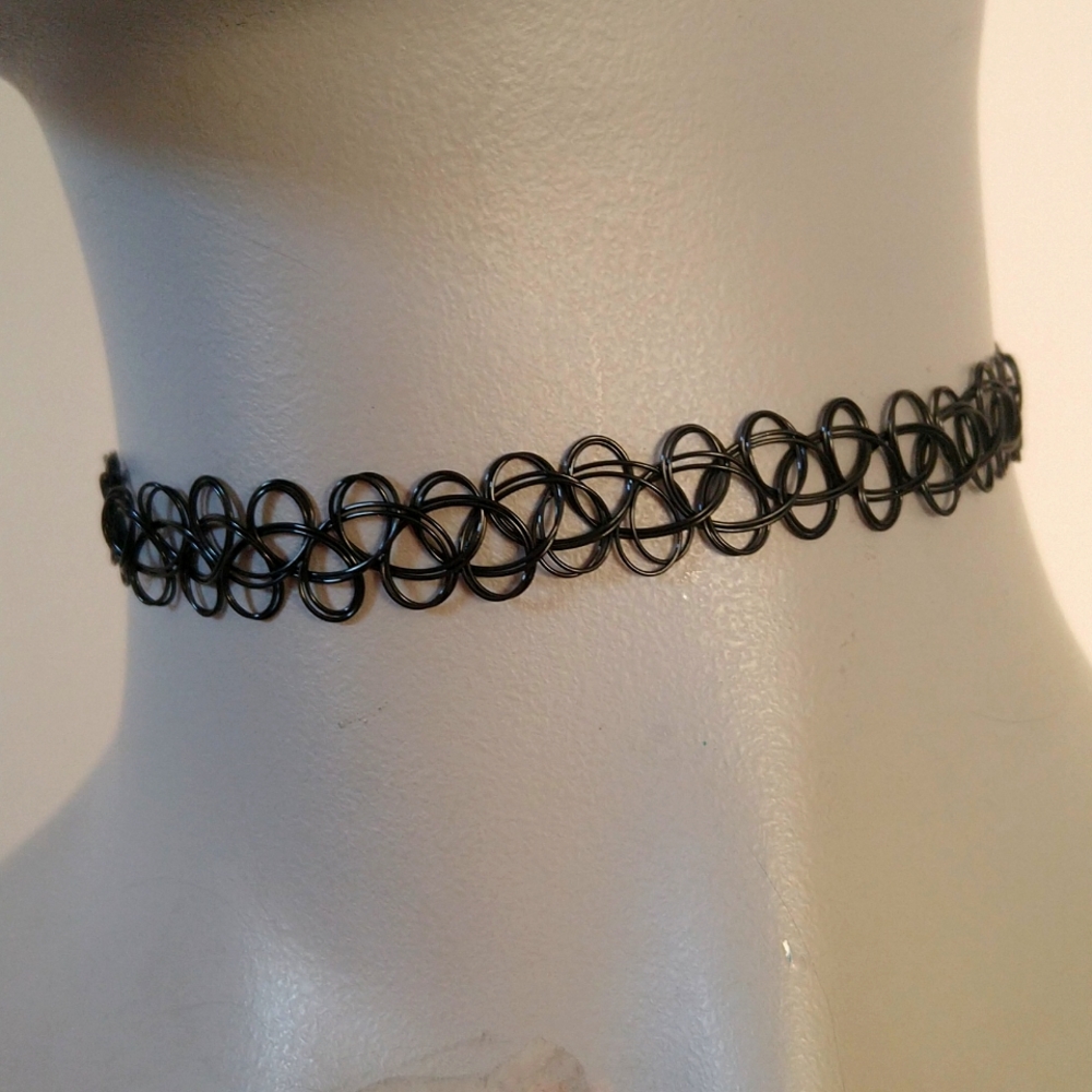 🌟Free with purchase. Black Classic Choker.